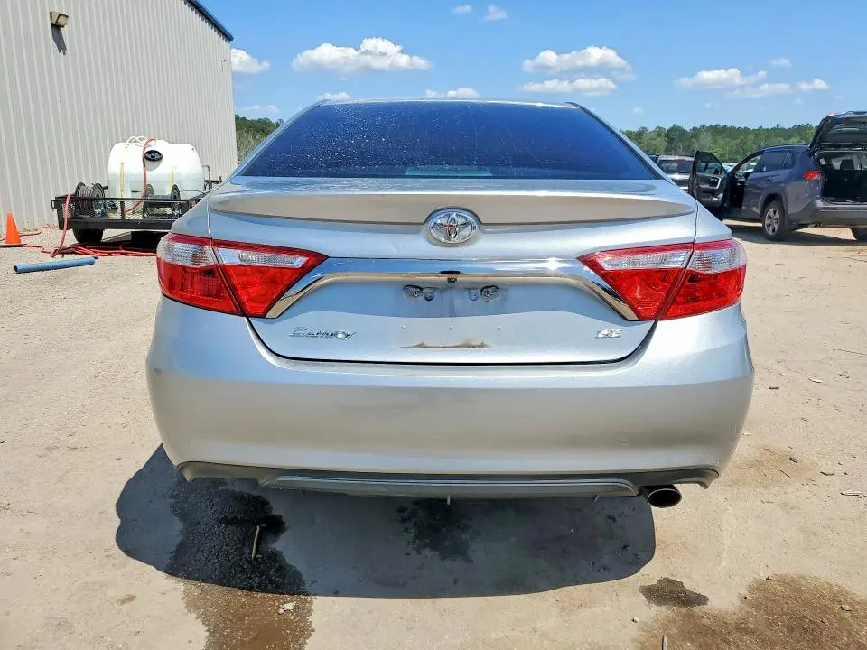 2015 TOYOTA CAMRY SE  
