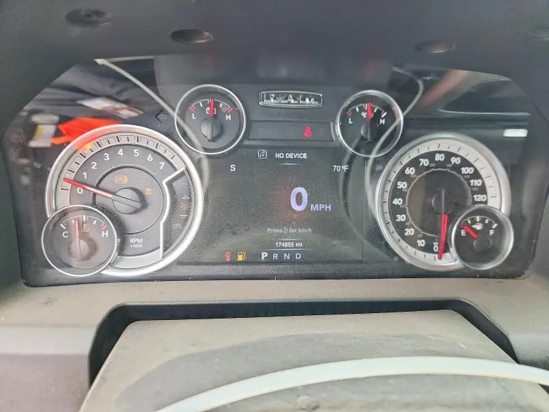 2016 RAM 1500 SLT  