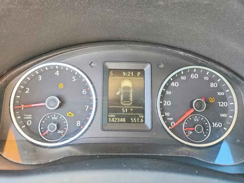 2010 VOLKSWAGEN TIGUAN SE  