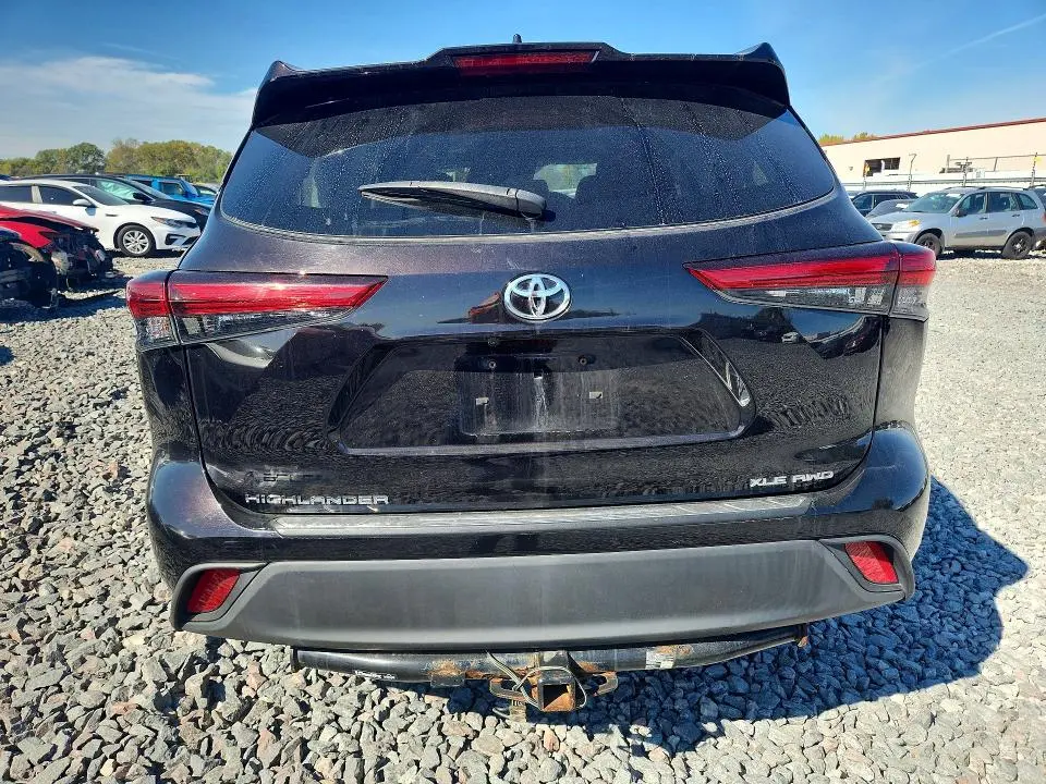 2021 TOYOTA HIGHLANDER XLE  