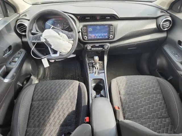 2022 NISSAN KICKS SV  