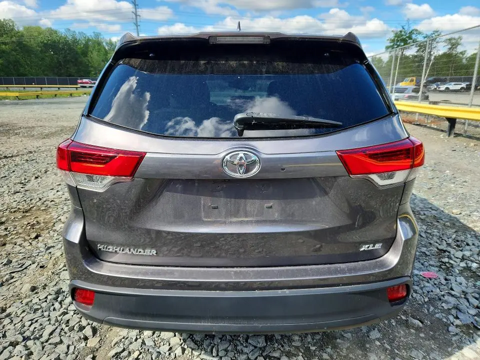 2019 TOYOTA HIGHLANDER XLE  