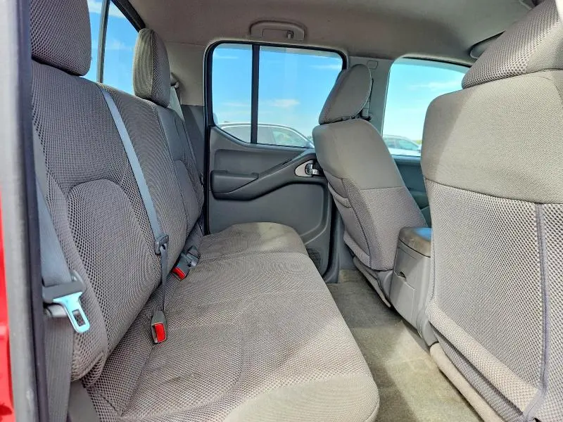 2015 NISSAN FRONTIER SV  