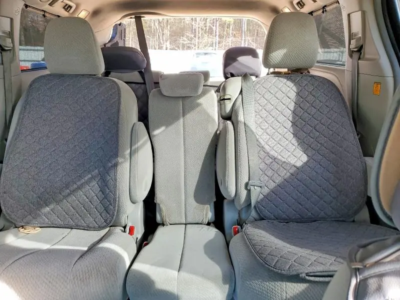 2013 TOYOTA SIENNA LE  