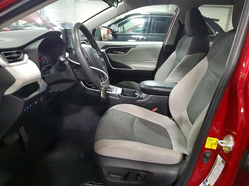 2021 TOYOTA RAV4 XLE  