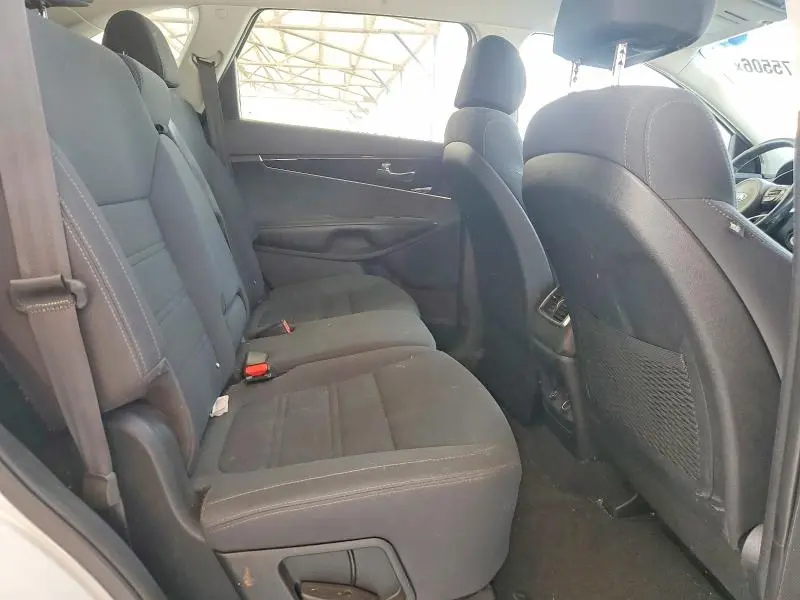 2018 KIA SORENTO LX  