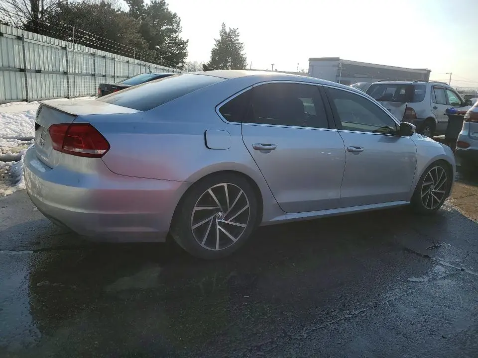 2013 VOLKSWAGEN PASSAT SE  