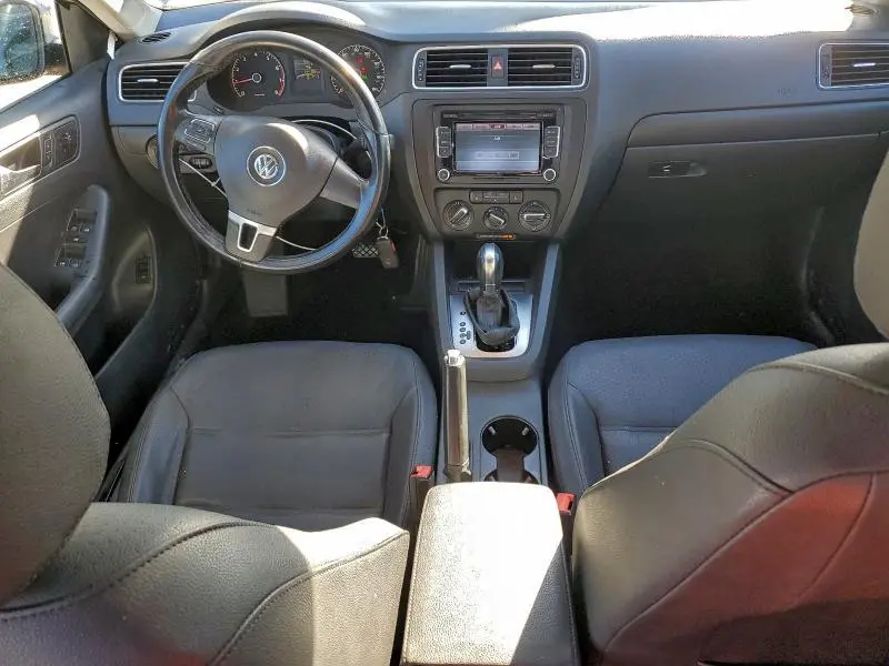 2011 VOLKSWAGEN JETTA SE  