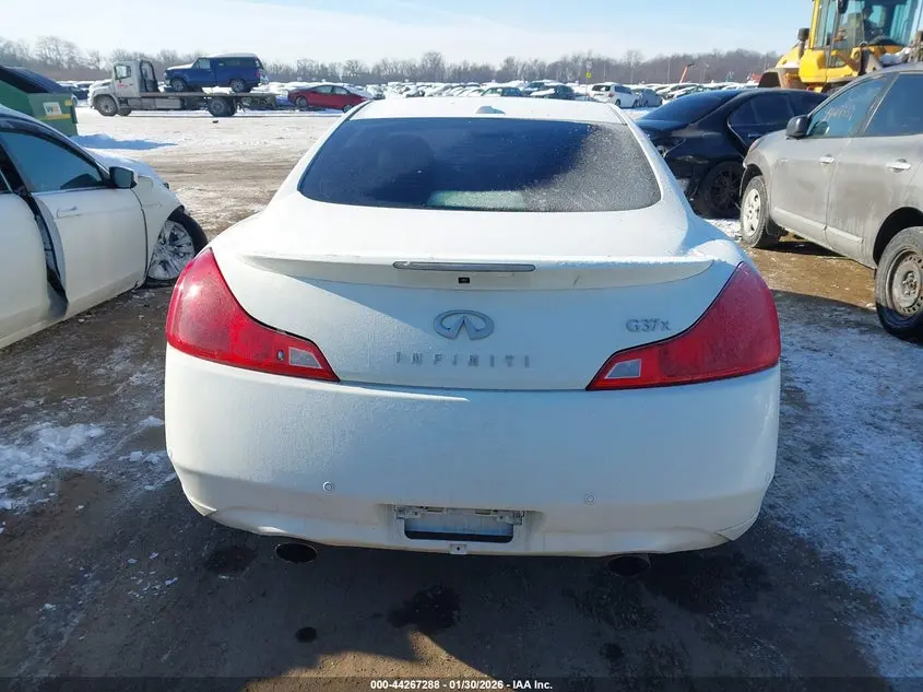 2011 INFINITI G37X  