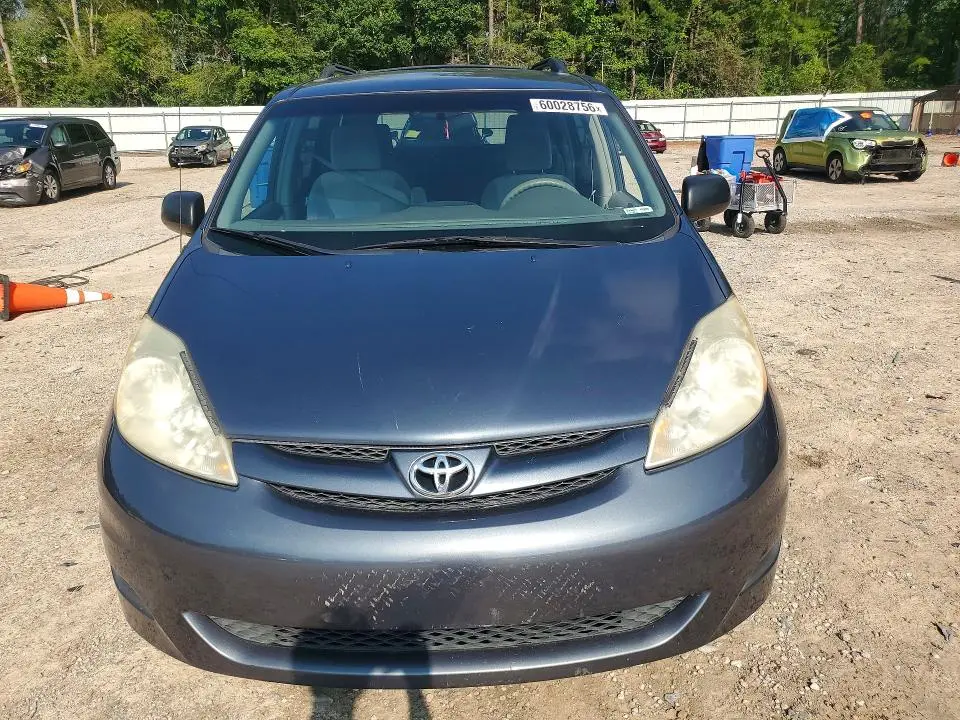 2010 TOYOTA SIENNA LE 8-PASSENGER  