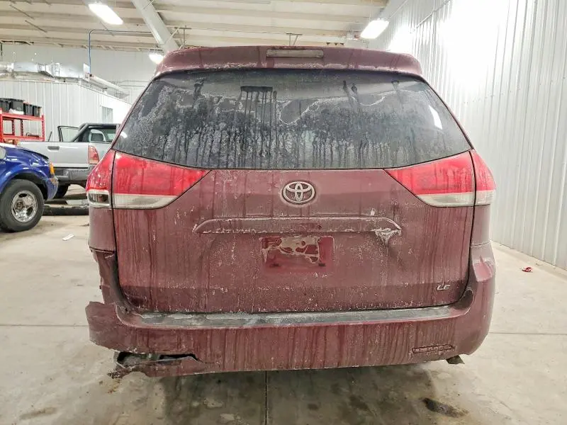 2012 TOYOTA SIENNA LE 8-PASSENGER  