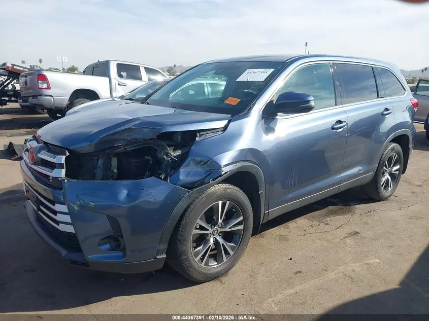 2019 TOYOTA HIGHLANDER LE