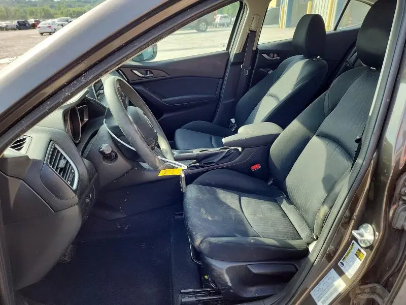 2015 MAZDA 3 SV  