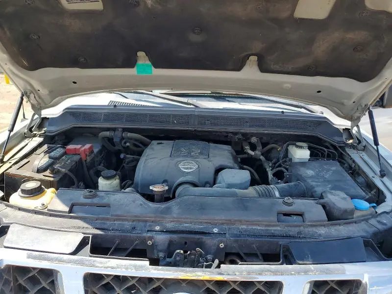 2010 NISSAN TITAN SE  