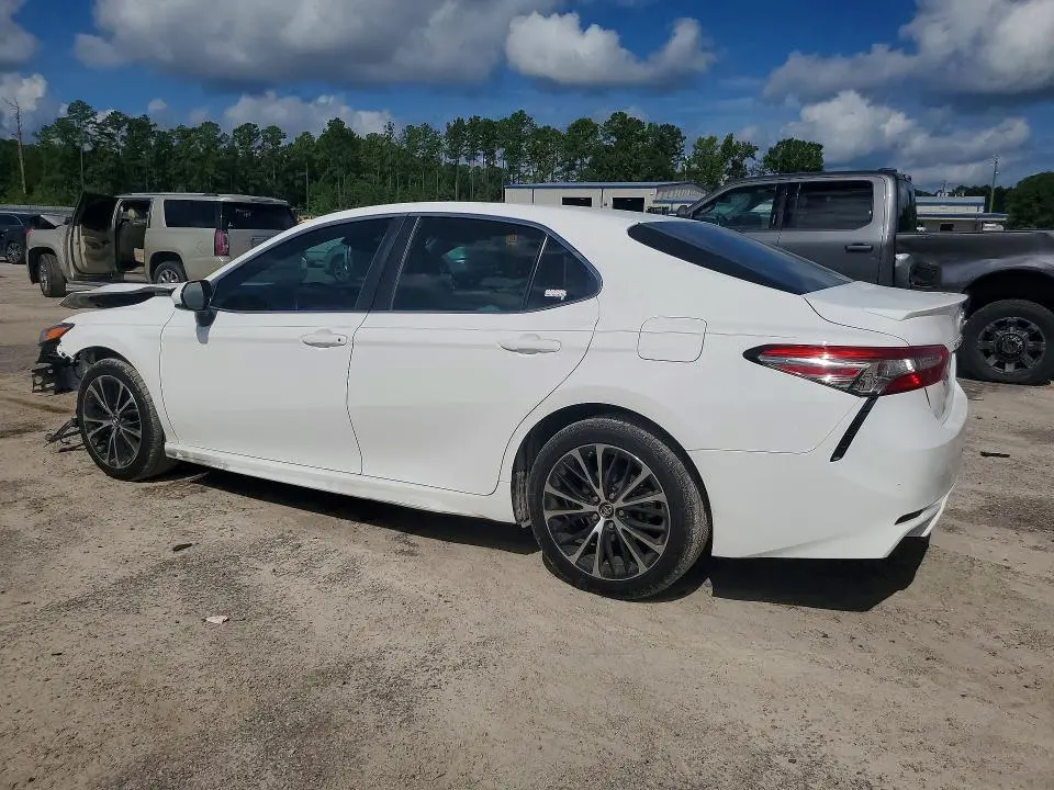 2018 TOYOTA CAMRY SE  