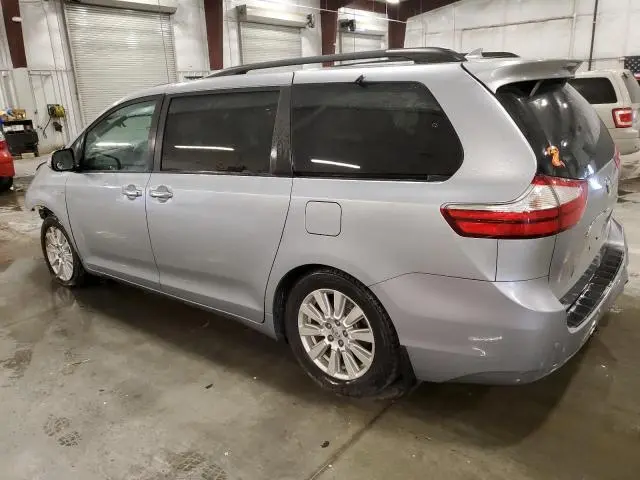 2017 TOYOTA SIENNA XLE  