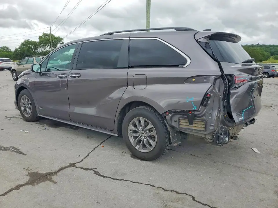 2021 TOYOTA SIENNA XLE  