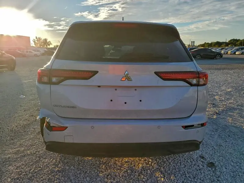 2024 MITSUBISHI OUTLANDER ES  