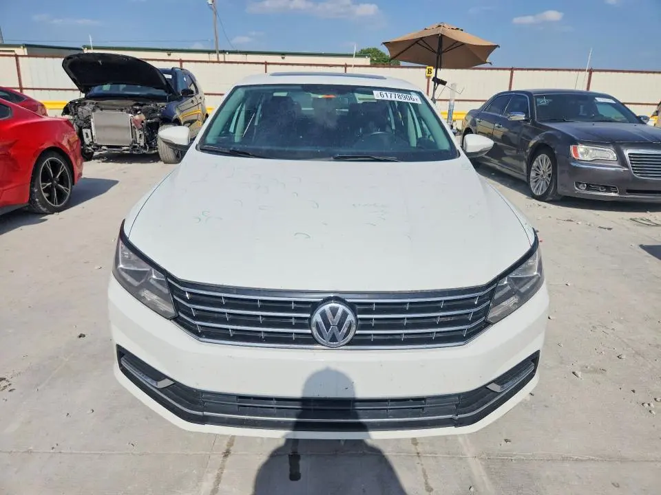 2018 VOLKSWAGEN PASSAT SE  