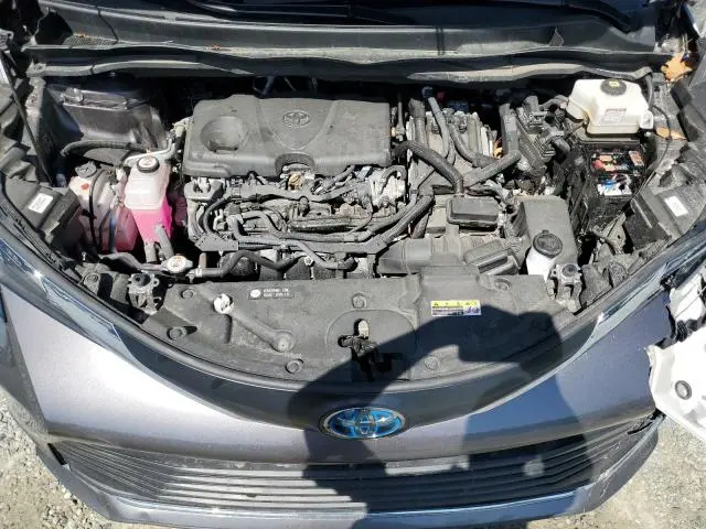 2024 TOYOTA SIENNA XLE  