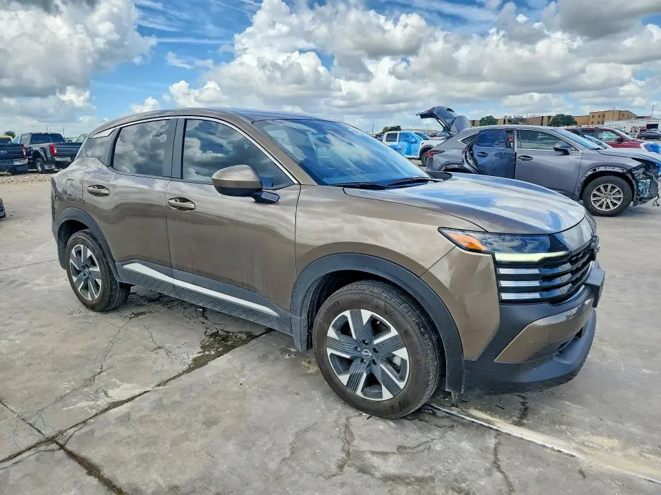 2025 NISSAN KICKS SV  