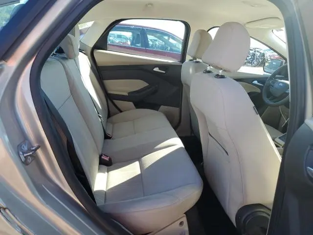 2015 FORD FOCUS SE  