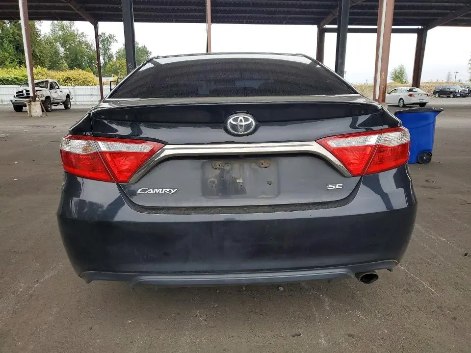 2015 TOYOTA CAMRY SE  
