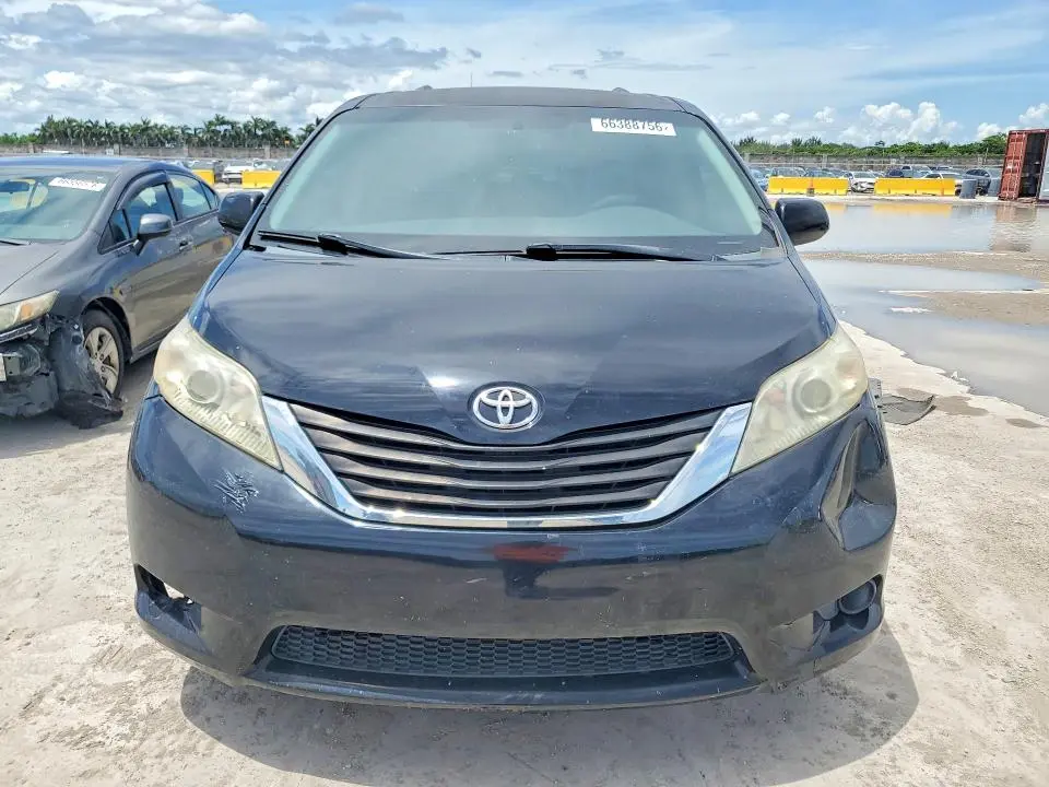 2011 TOYOTA SIENNA LE  
