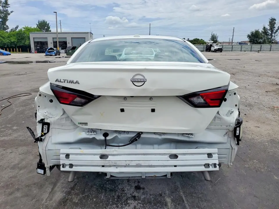 2025 NISSAN ALTIMA SV  