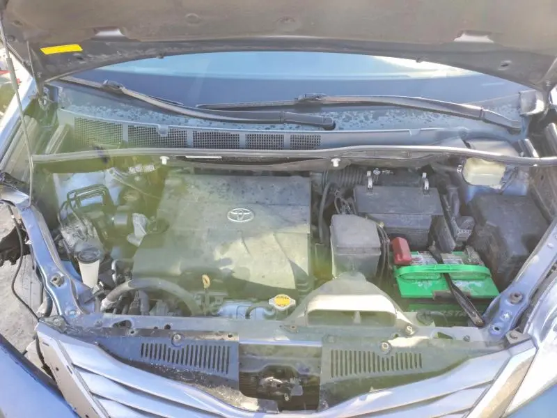 2016 TOYOTA SIENNA XLE 8-PASSENGER  