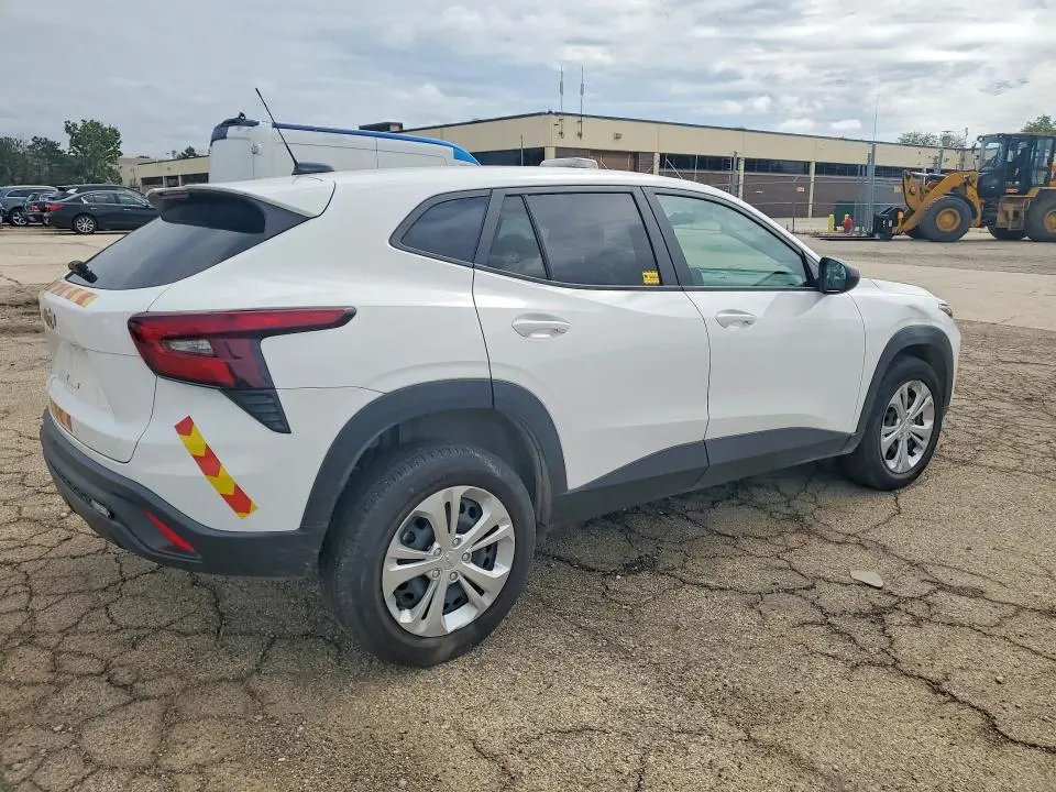 2025 CHEVROLET TRAX LS  