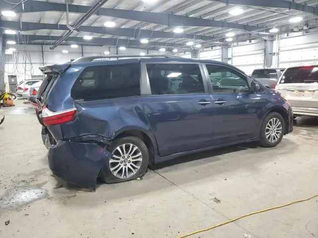 2018 TOYOTA SIENNA XLE  