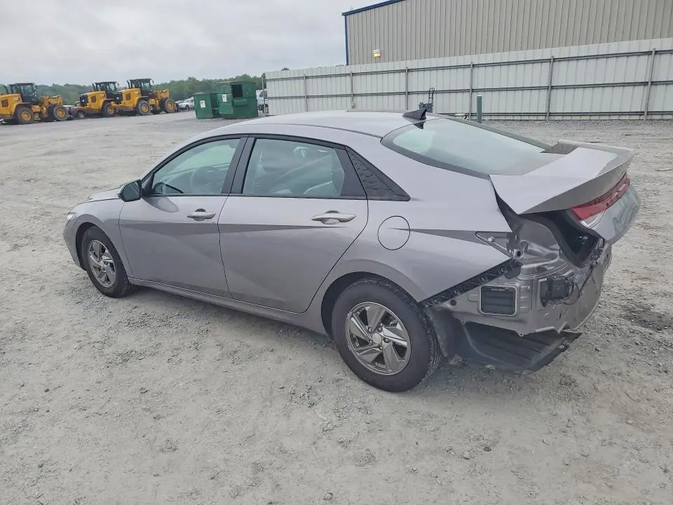 2025 HYUNDAI ELANTRA SE  
