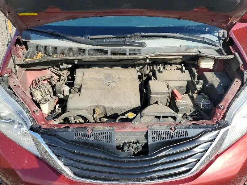 2013 TOYOTA SIENNA LE  