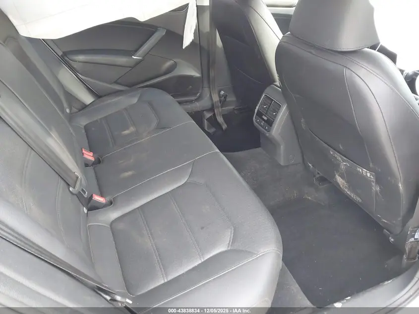 2017 VOLKSWAGEN PASSAT 1.8T SE