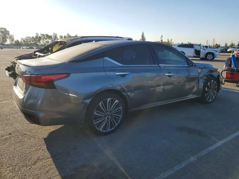 2023 NISSAN ALTIMA SL  