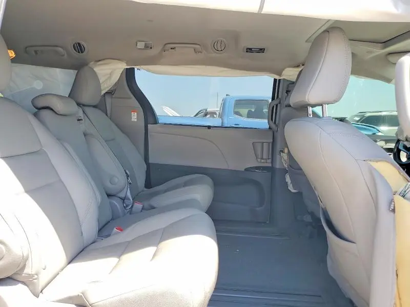 2020 TOYOTA SIENNA XLE 8-PASSENGER  