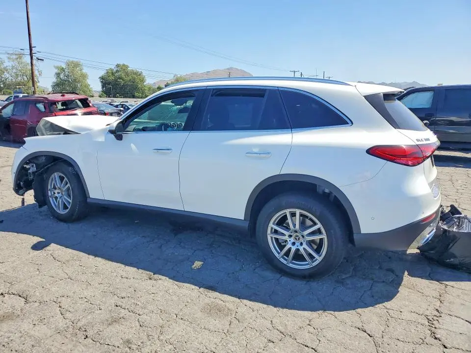 2025 MERCEDES-BENZ GLC 300  