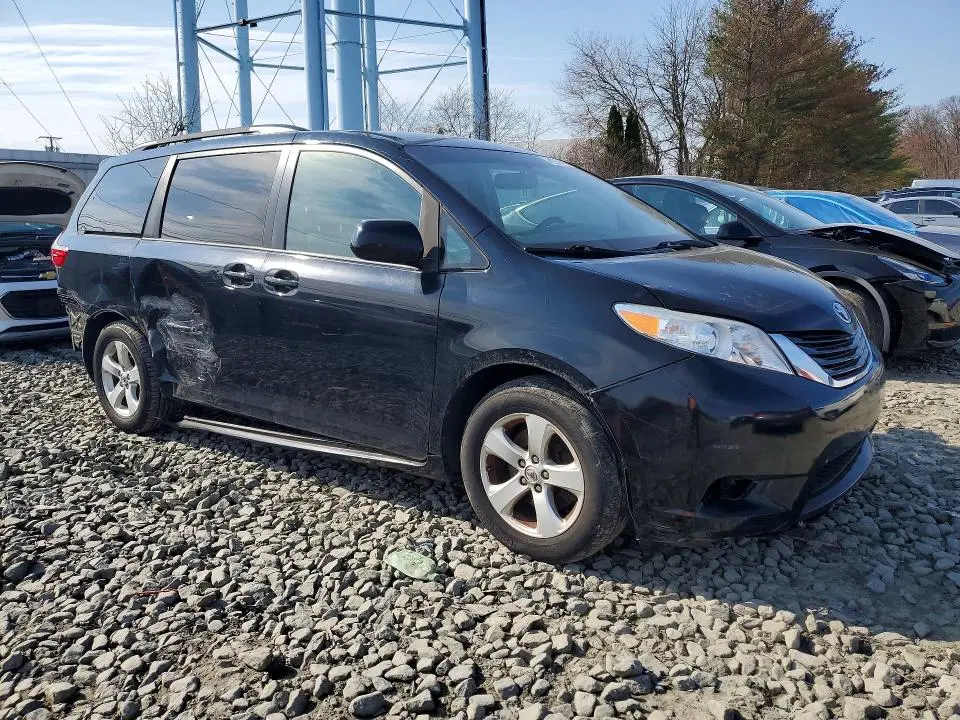 2015 TOYOTA SIENNA LE 8-PASSENGER  