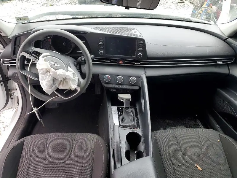 2021 HYUNDAI ELANTRA SE  