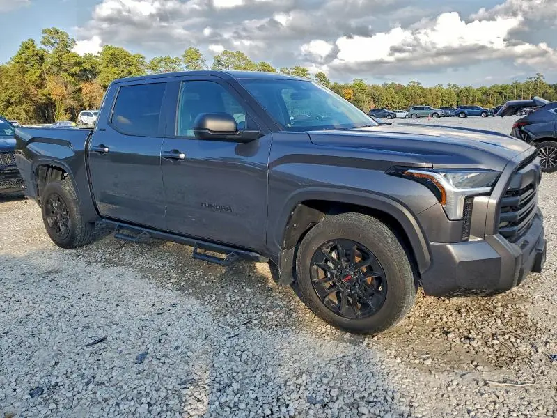2024 TOYOTA TUNDRA CREWMAX SR  