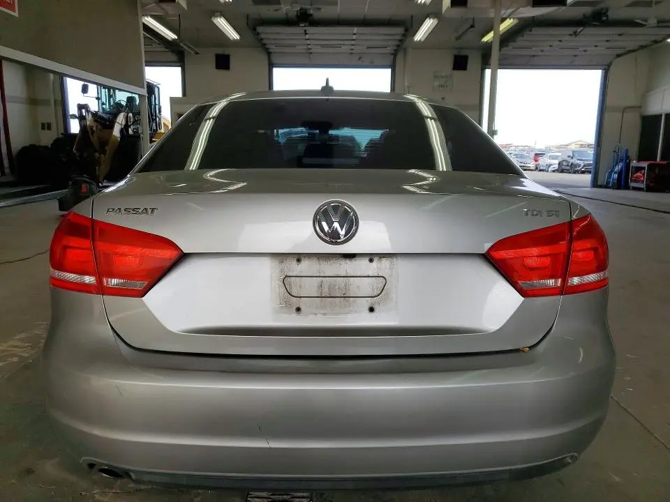 2014 VOLKSWAGEN PASSAT SE  