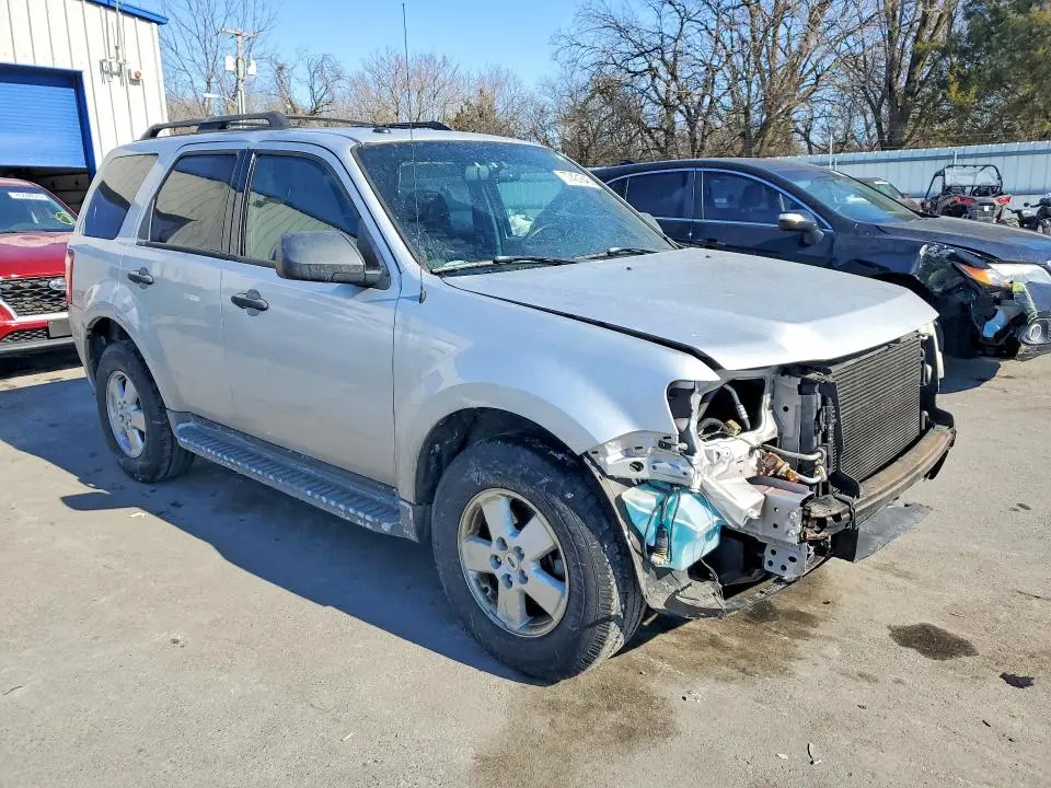 2011 FORD ESCAPE XLT  