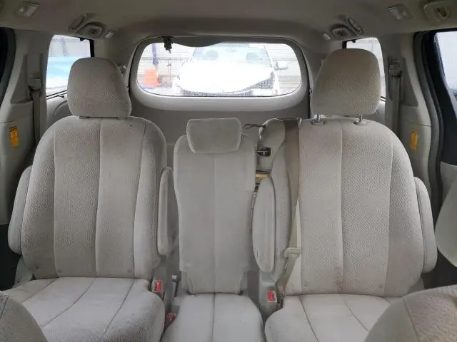 2013 TOYOTA SIENNA LE  