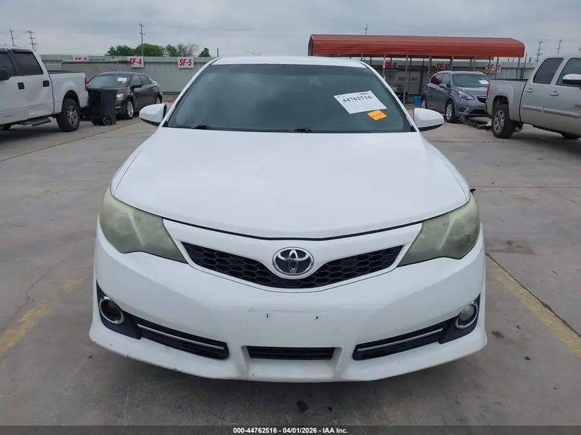 2014 TOYOTA CAMRY SE