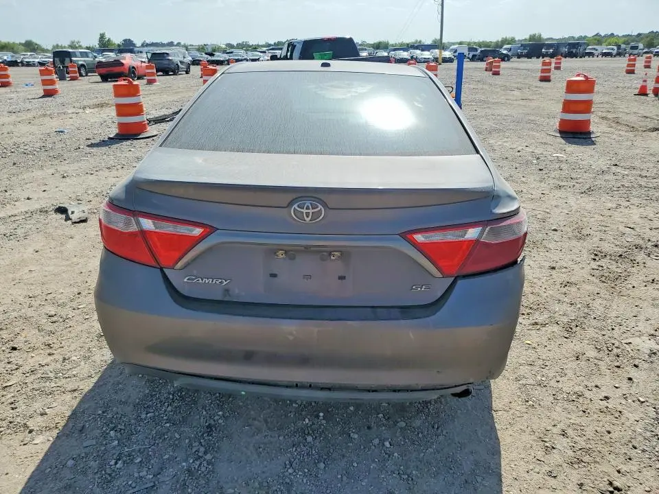2015 TOYOTA CAMRY SE  