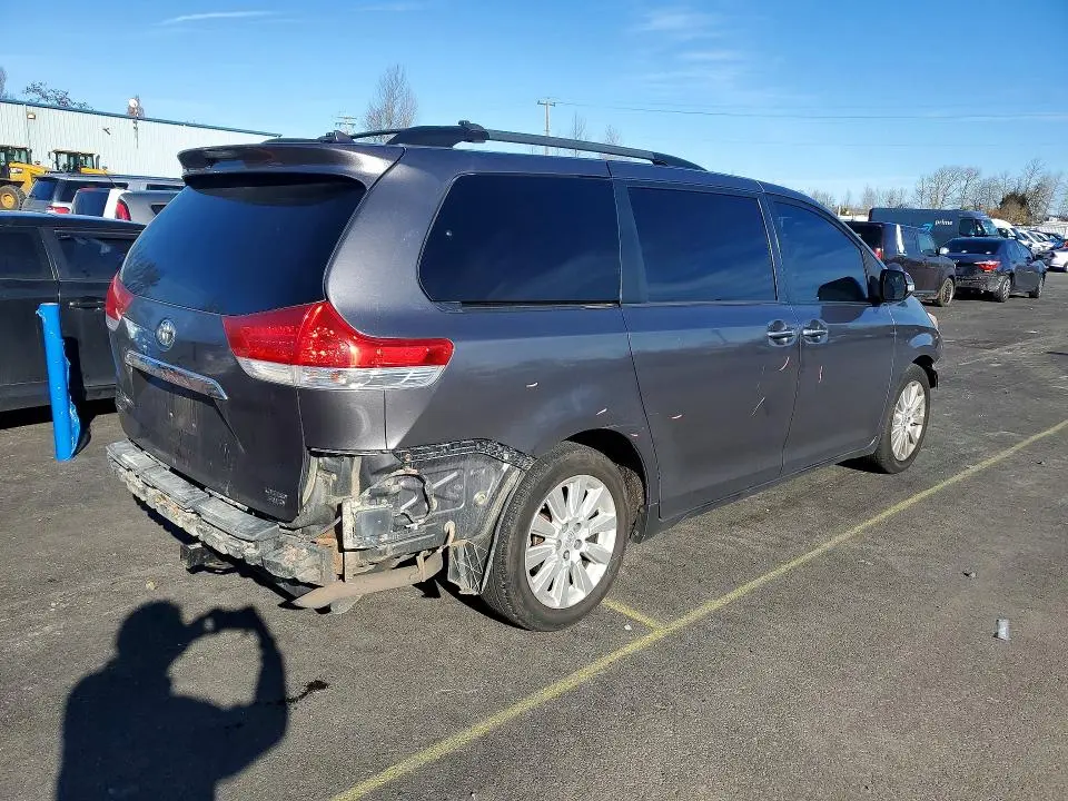 2014 TOYOTA SIENNA LIMITED 7-PASSENGER  