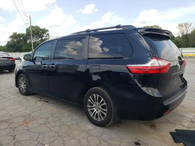 2018 TOYOTA SIENNA XLE  