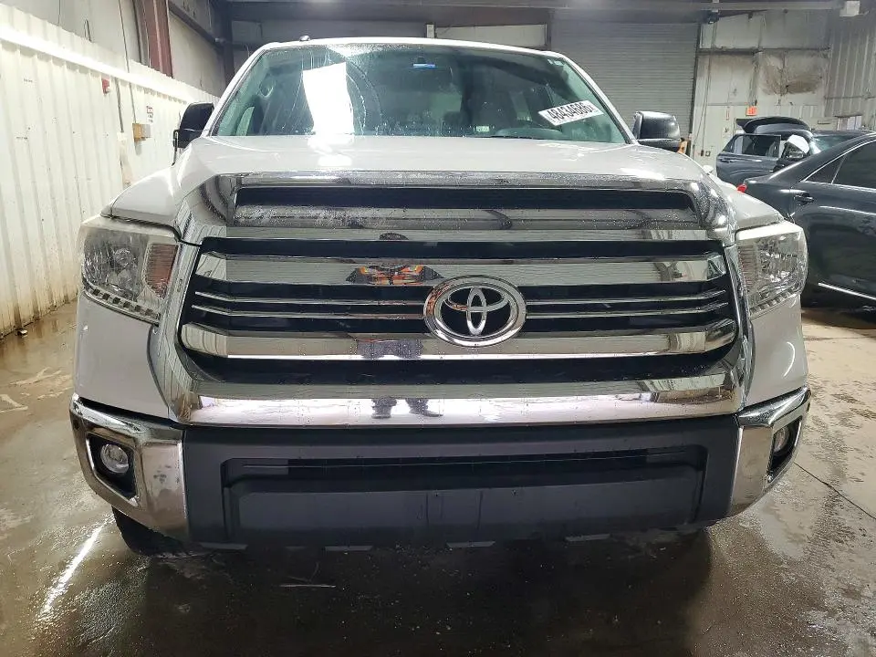 2017 TOYOTA TUNDRA SR5  