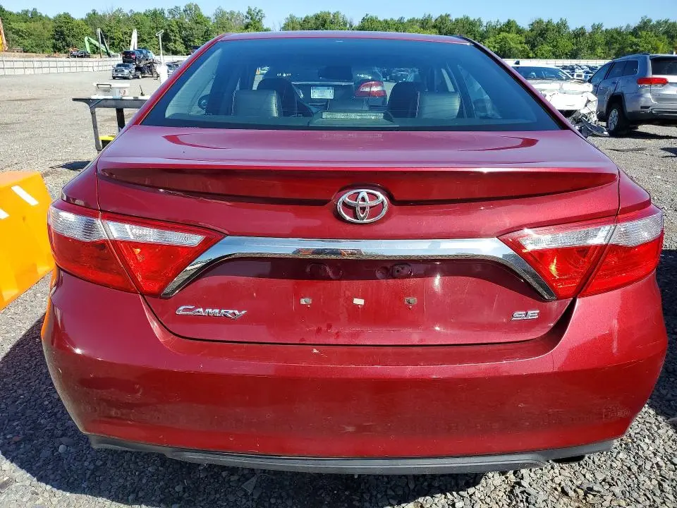 2016 TOYOTA CAMRY SE  